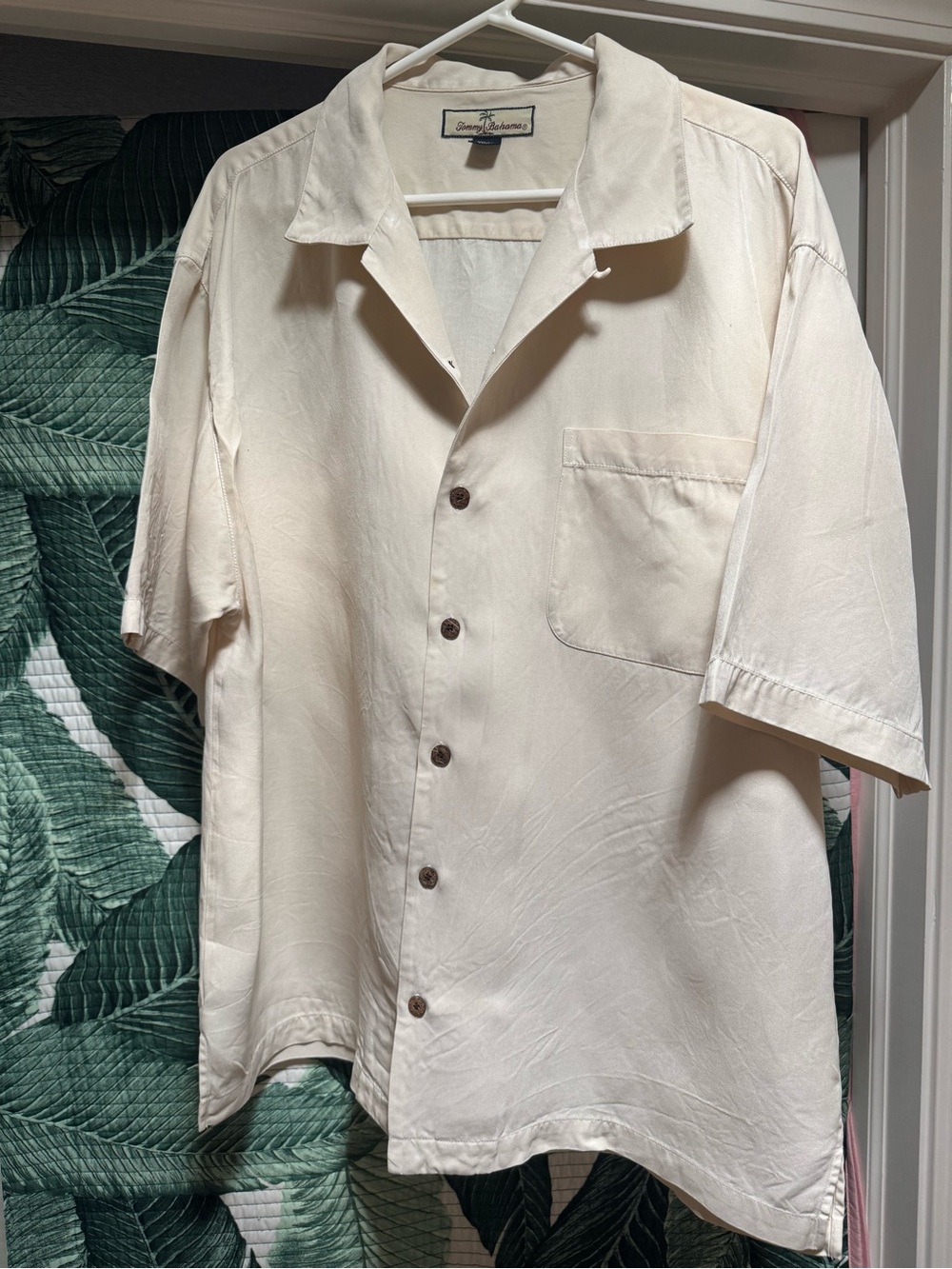 Tommy Bahama Men's silk Short-Sleeve summer Shirt
